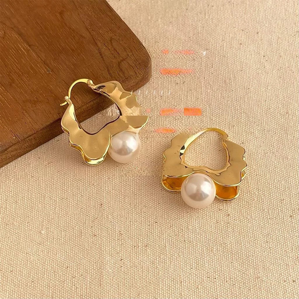 Vintage Light Luxury Wave Flower Pearl Stud Earrings, French Irregular Copper Statement Jewelry