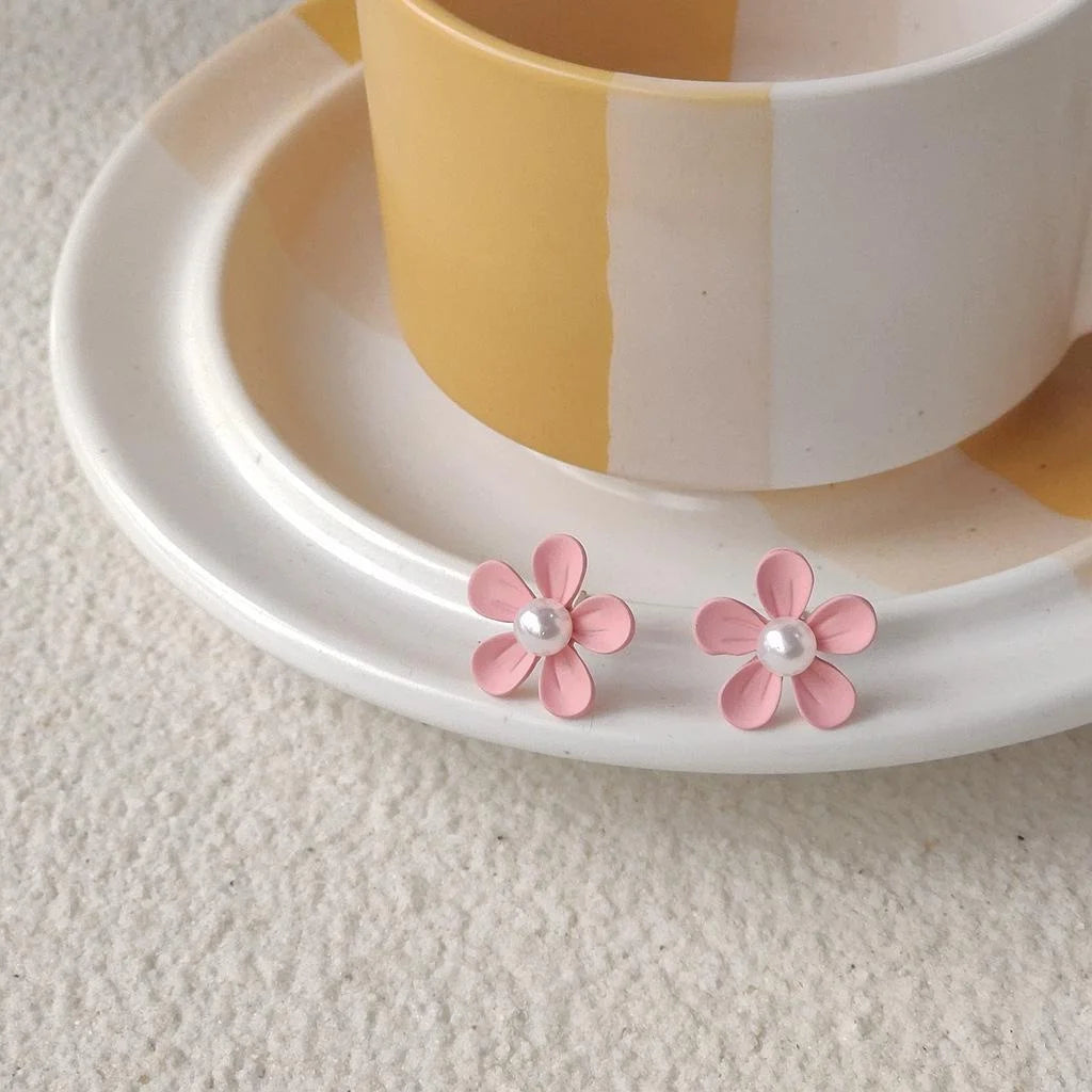 Korean Style Small Daisy Flower Alloy Stud Earrings With Silver Plated Pins For Women