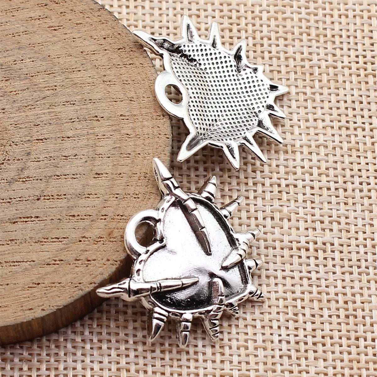29x26mm 3.2g Antique Silver Zinc Alloy Gothic Claw Heart Charm Pendant for DIY Necklace Making