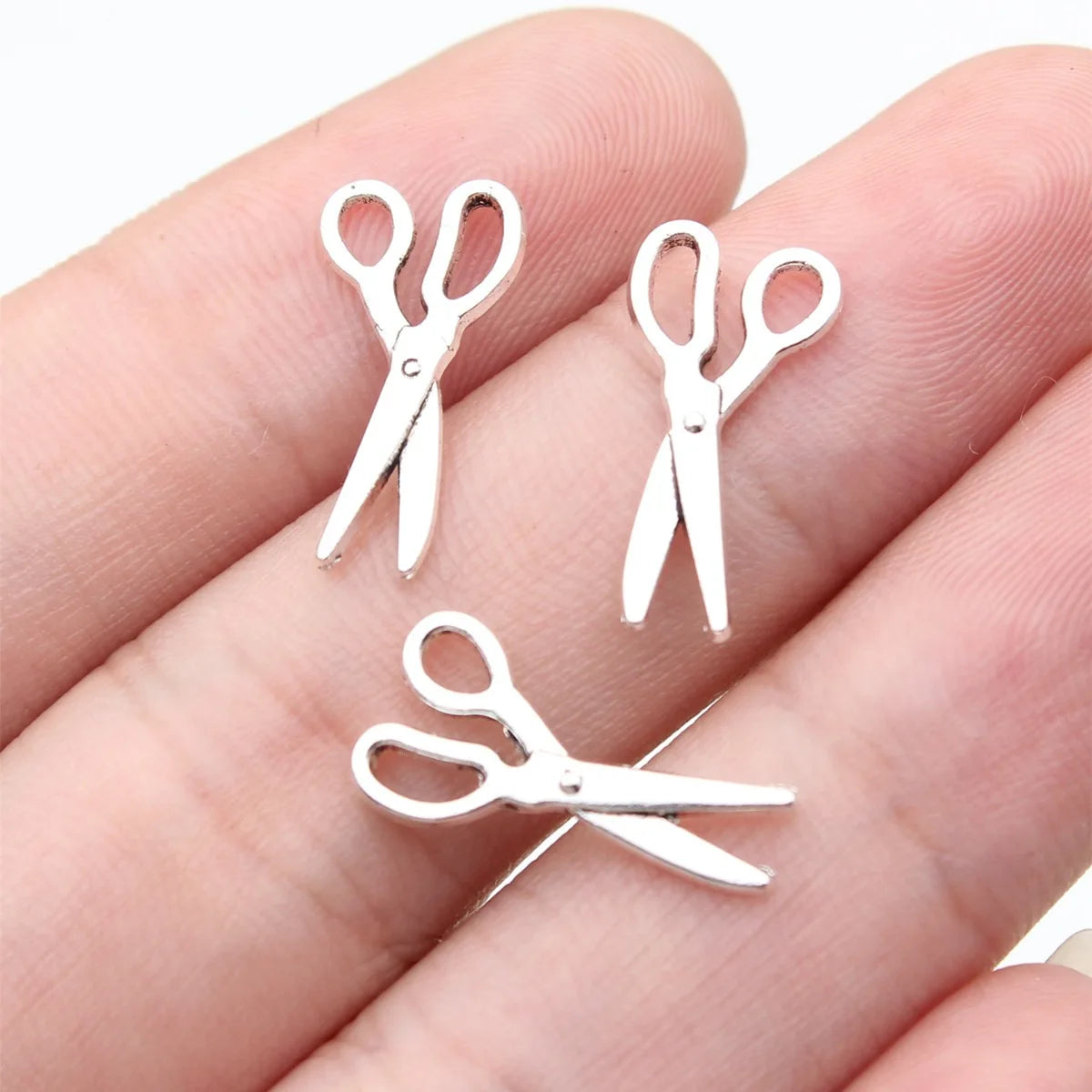 18x9mm 0.43g Antique Silver Finish Zinc Alloy Scissors Charm Pendant for Bracelet Necklace DIY
