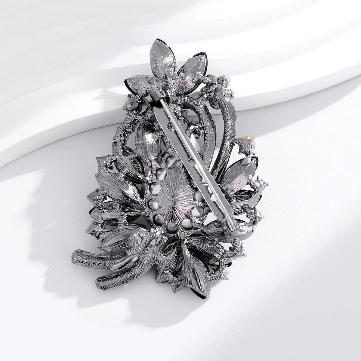 Elegant Black Leaf Flower Crystal Rhinestone Brooch With Teardrop Glass Stone For Lapel Pin Gift