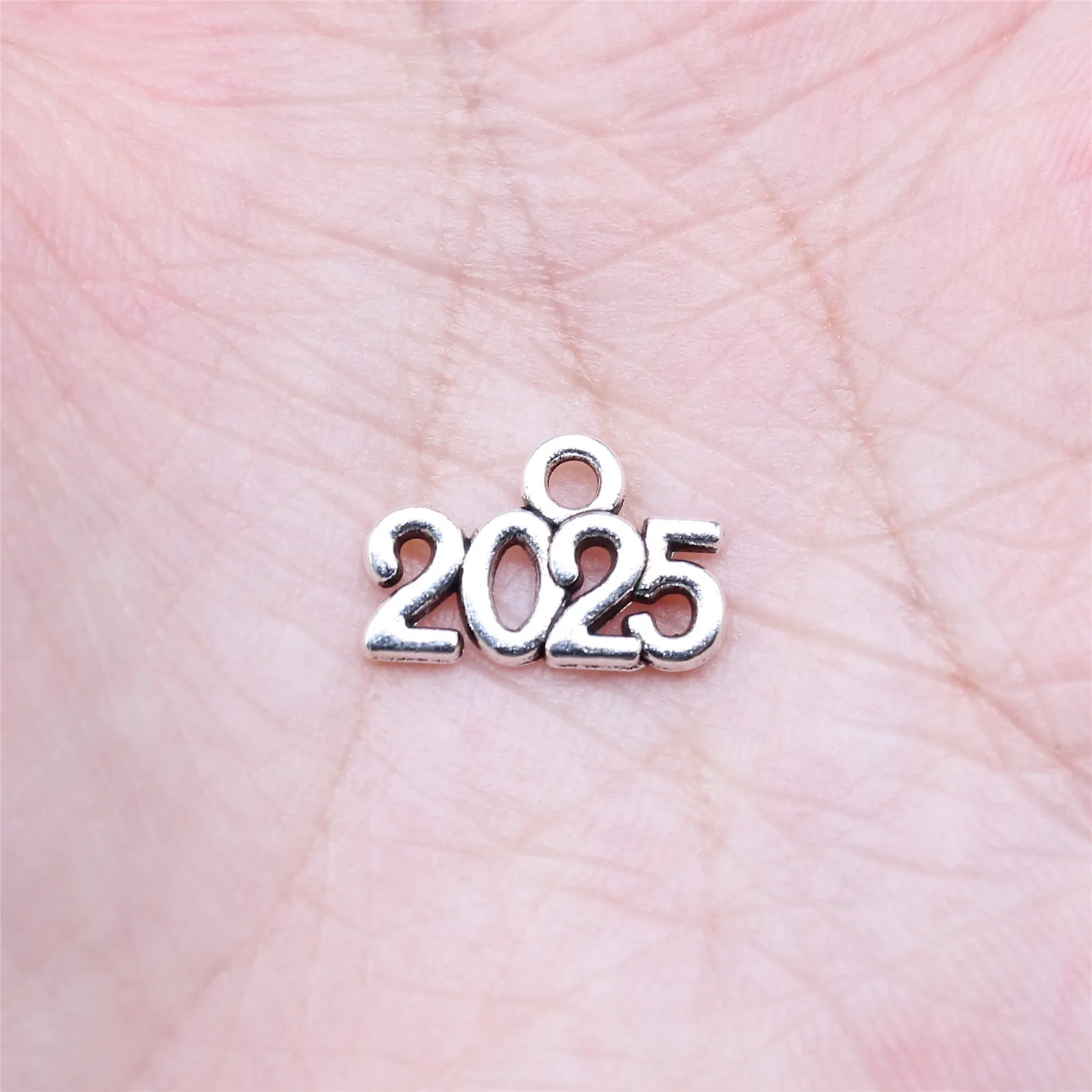 9x14mm 0.5g Antique Silver Tone Zinc Alloy 2025 Year Number Charm Pendant for Graduation Jewelry Making