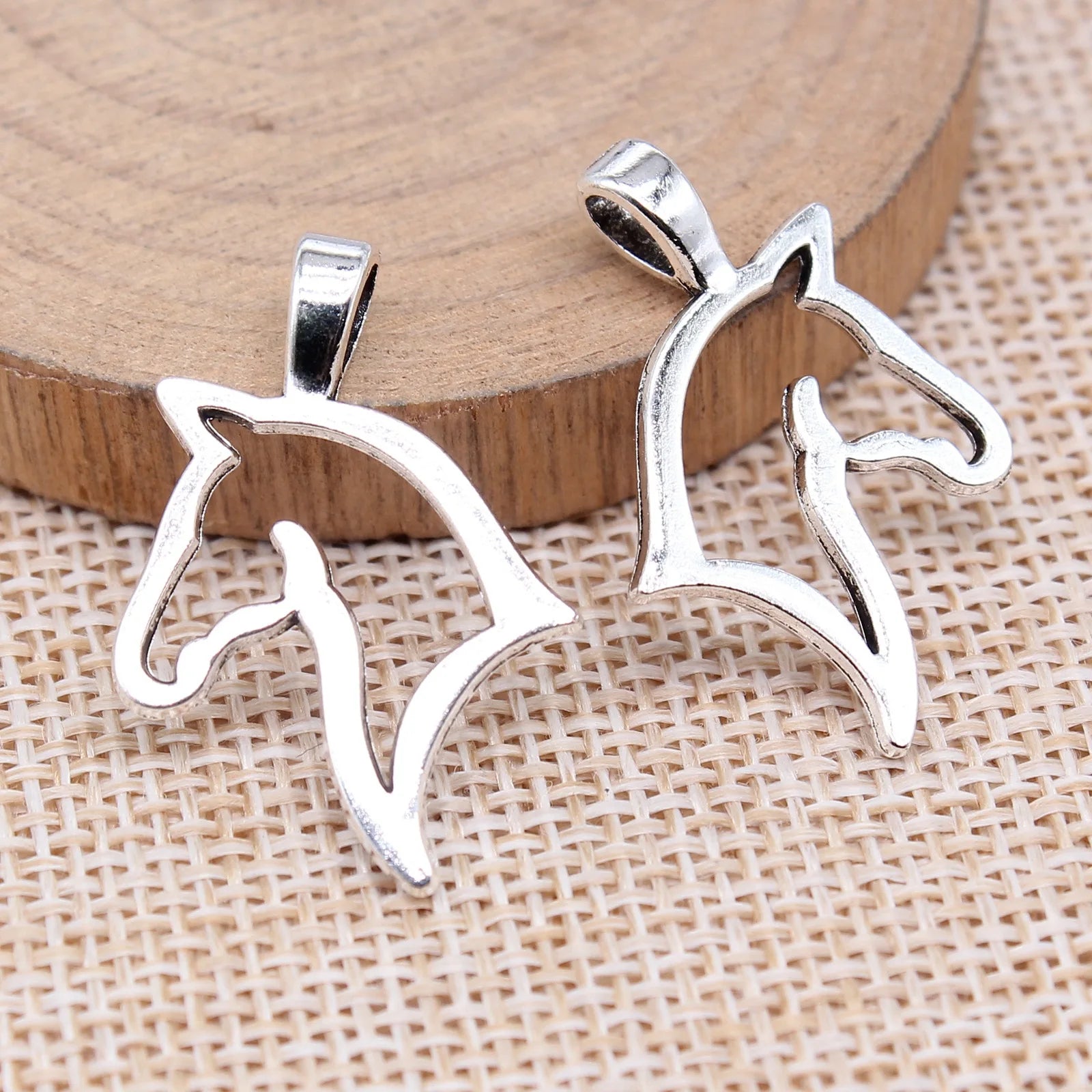 28x20mm 1.6g Antique Silver Zinc Alloy Hollow Horse Head Charm Pendant for DIY Jewelry Making
