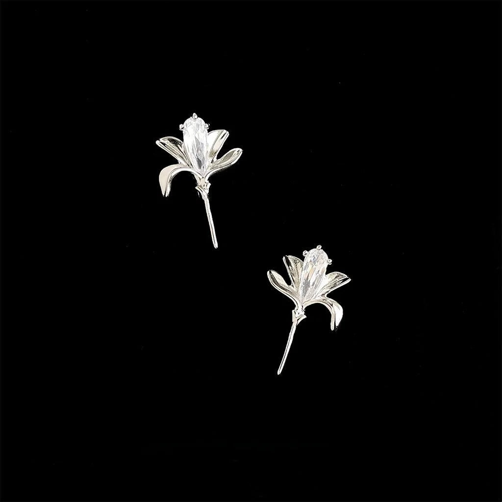 Copper Micro Pave Zircon 3D Flower Stud Earrings Minimalist Tulip Floral Commuter Jewelry
