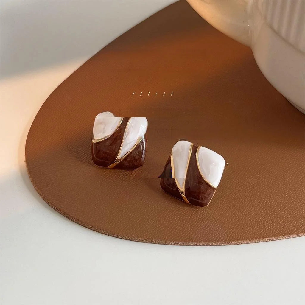Hong Kong Style Retro Geometric Square Enamel Copper Stud Earrings, Burgundy White Contrast