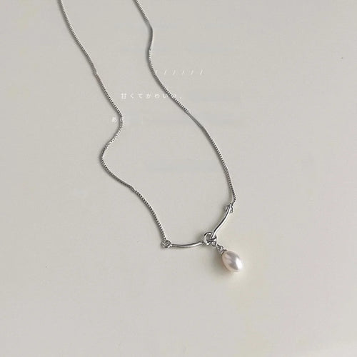 Gold Plated Copper Freshwater Pearl Rope Knot Choker Necklace for Women Elegant Minimalist Style