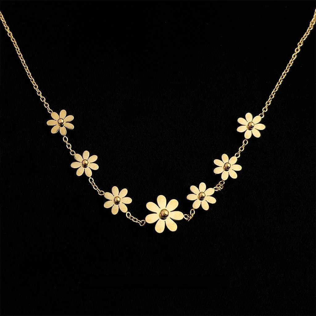 Waterproof 18K Gold Plated Stainless Steel Daisy Flower Necklace For Women Light Luxury Choker