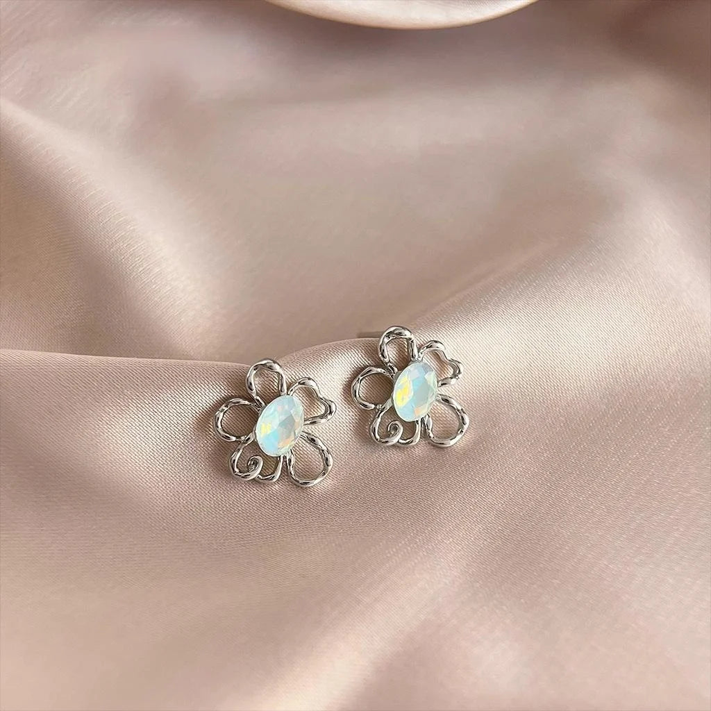 Cool Style Copper Hollow Flower Rhinestone Stud Earrings, Minimalist Elegant Commuter Jewelry