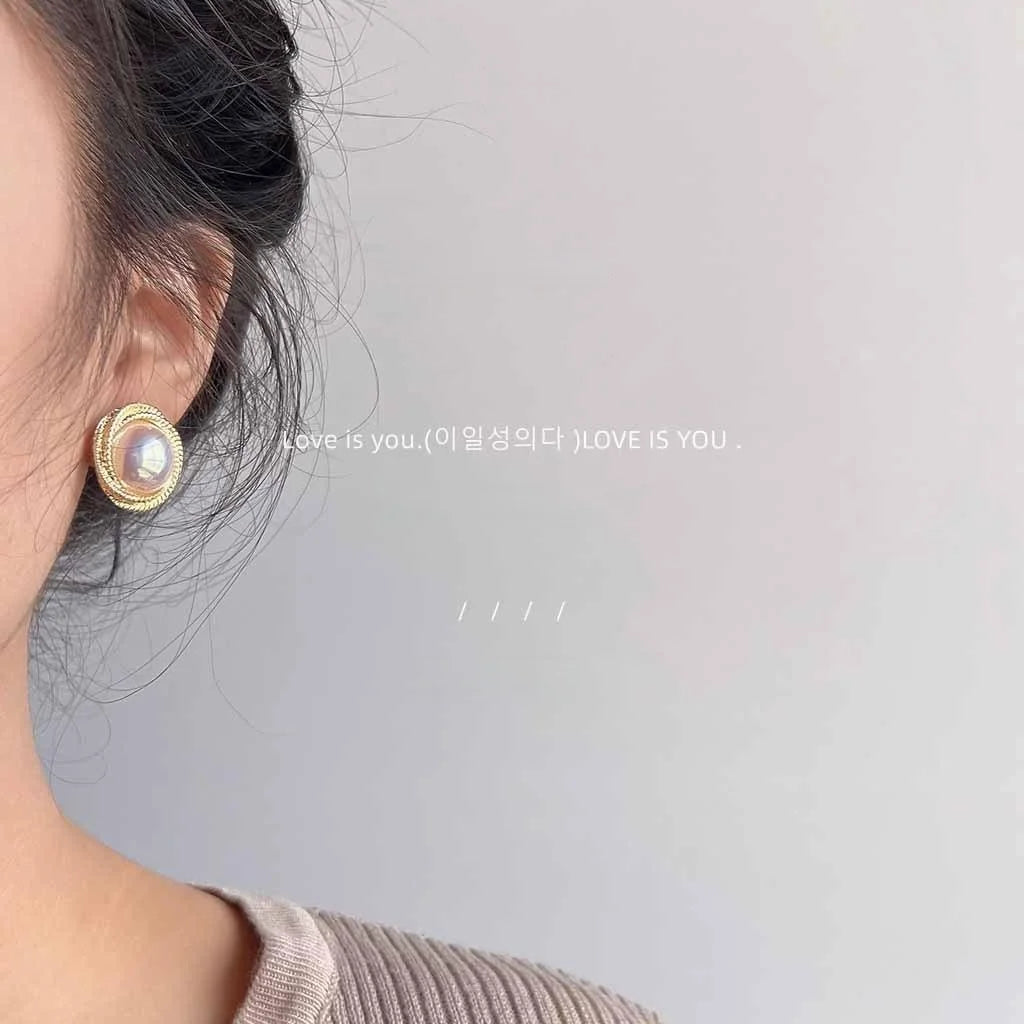 French Elegant Hepburn Style Copper Wrapped Pearl Round Stud Earrings For Women