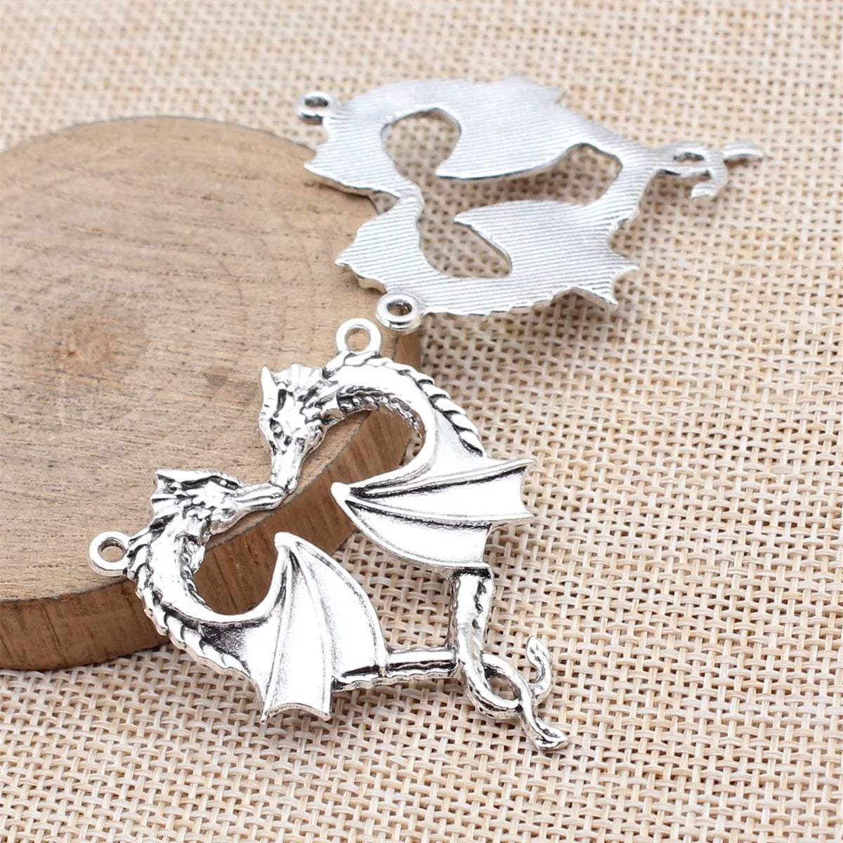 47x37mm 7g Antique Silver Zinc Alloy Gothic Flying Dragon Heart Charm Pendant for DIY Necklace Making