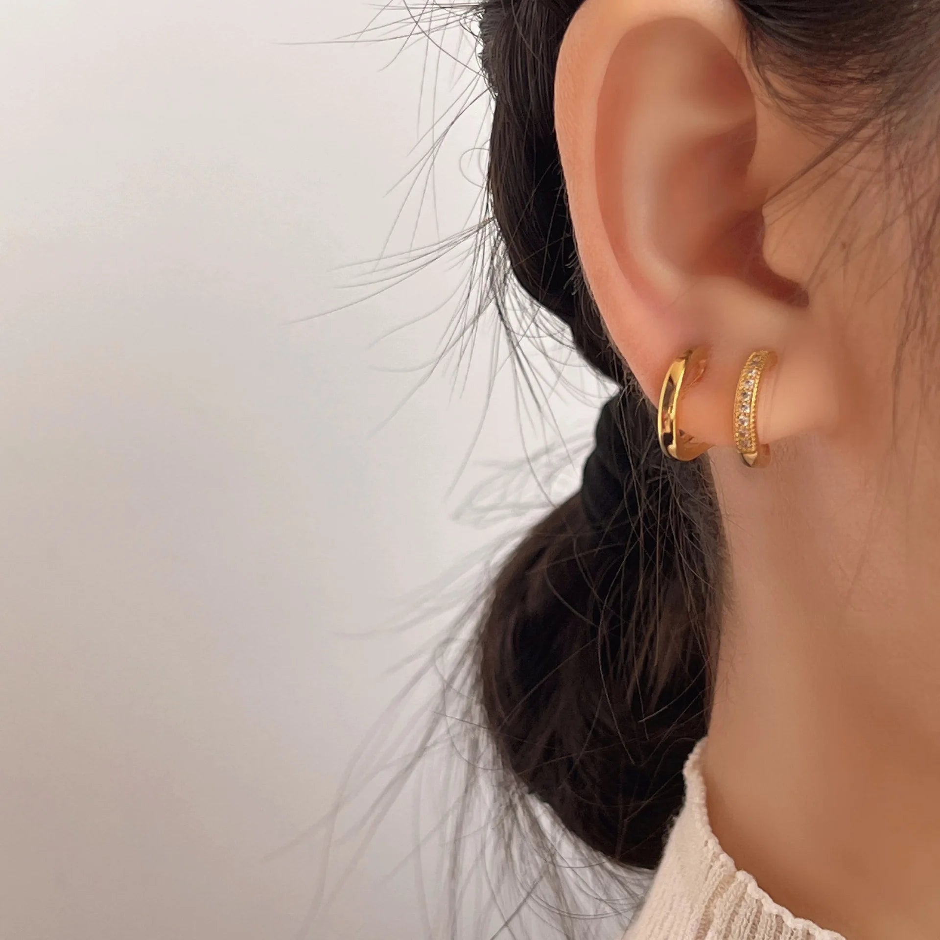 Elegant Gold Spiral Double Hoop Zircon Alloy Stud & Clip On No Piercing Minimalist Women Earrings