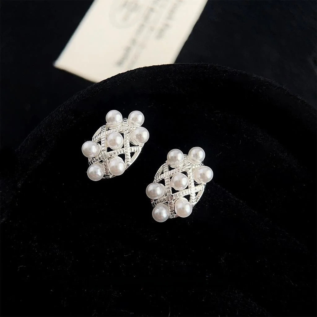 French Light Luxury Hollow Lace High-Luster Pearl Stud Earrings Vintage Ethnic Copper Jewelry