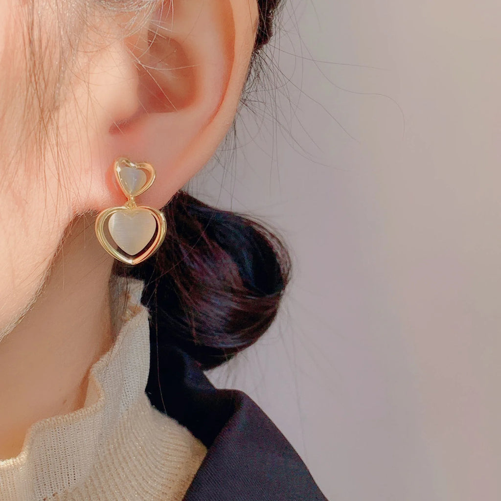 Elegant Double Heart Cat Eye Stone Alloy Dangle Stud & Clip On No Piercing Light Luxury Earrings