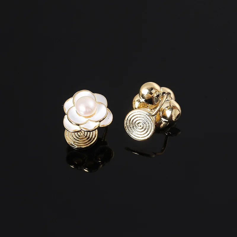 Elegant White Enamel Flower Freshwater Pearl Alloy Stud & Clip On No Piercing Women's Fashion Earrings