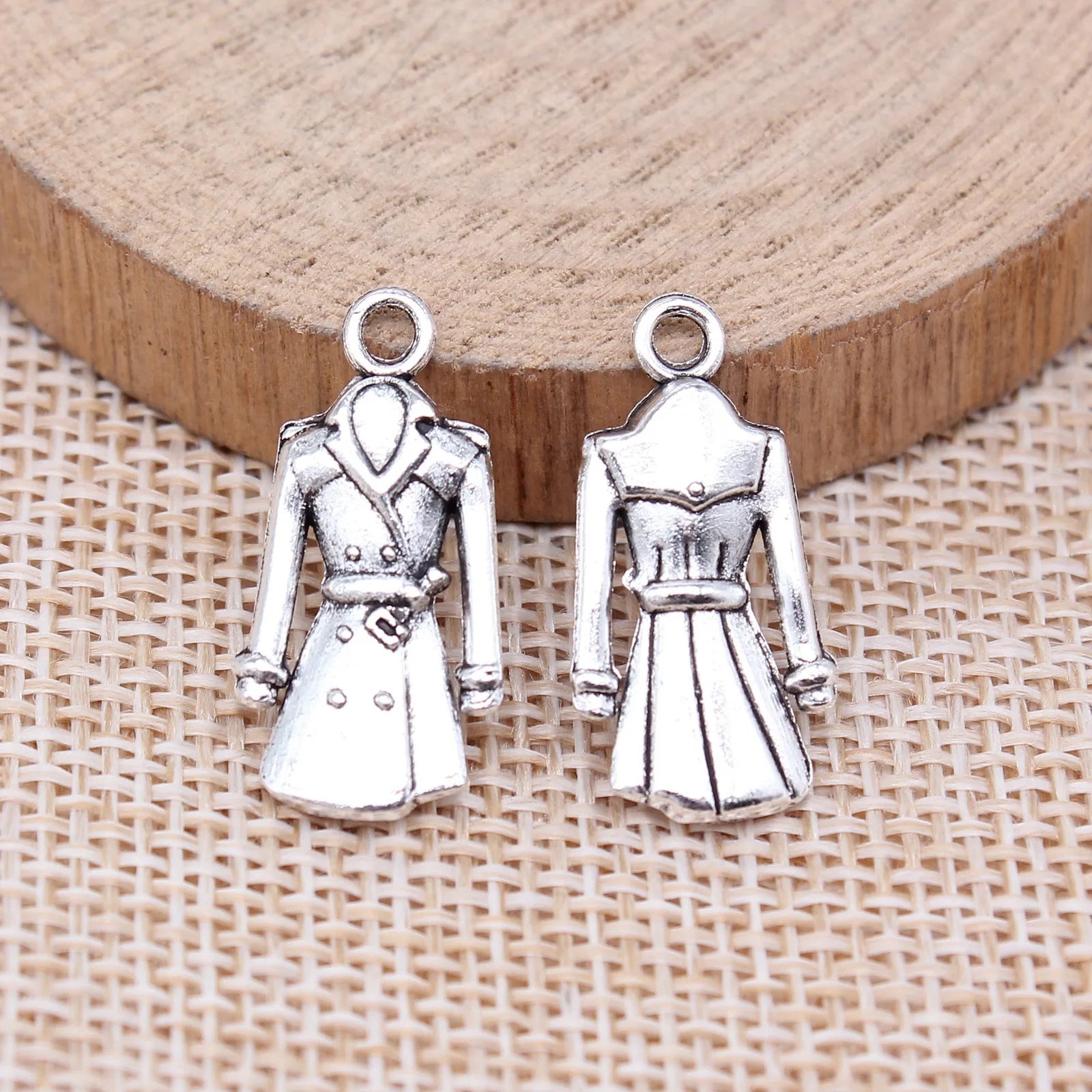23x11mm 1.9g Multicolor Zinc Alloy Military Coat Charm Pendant for DIY Bracelet Necklace Jewelry