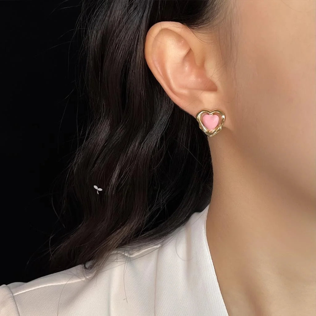 Cream Sweet Heart Enamel Stud Earrings For Women, Handmade Line Design Fashion Commuter Jewelry