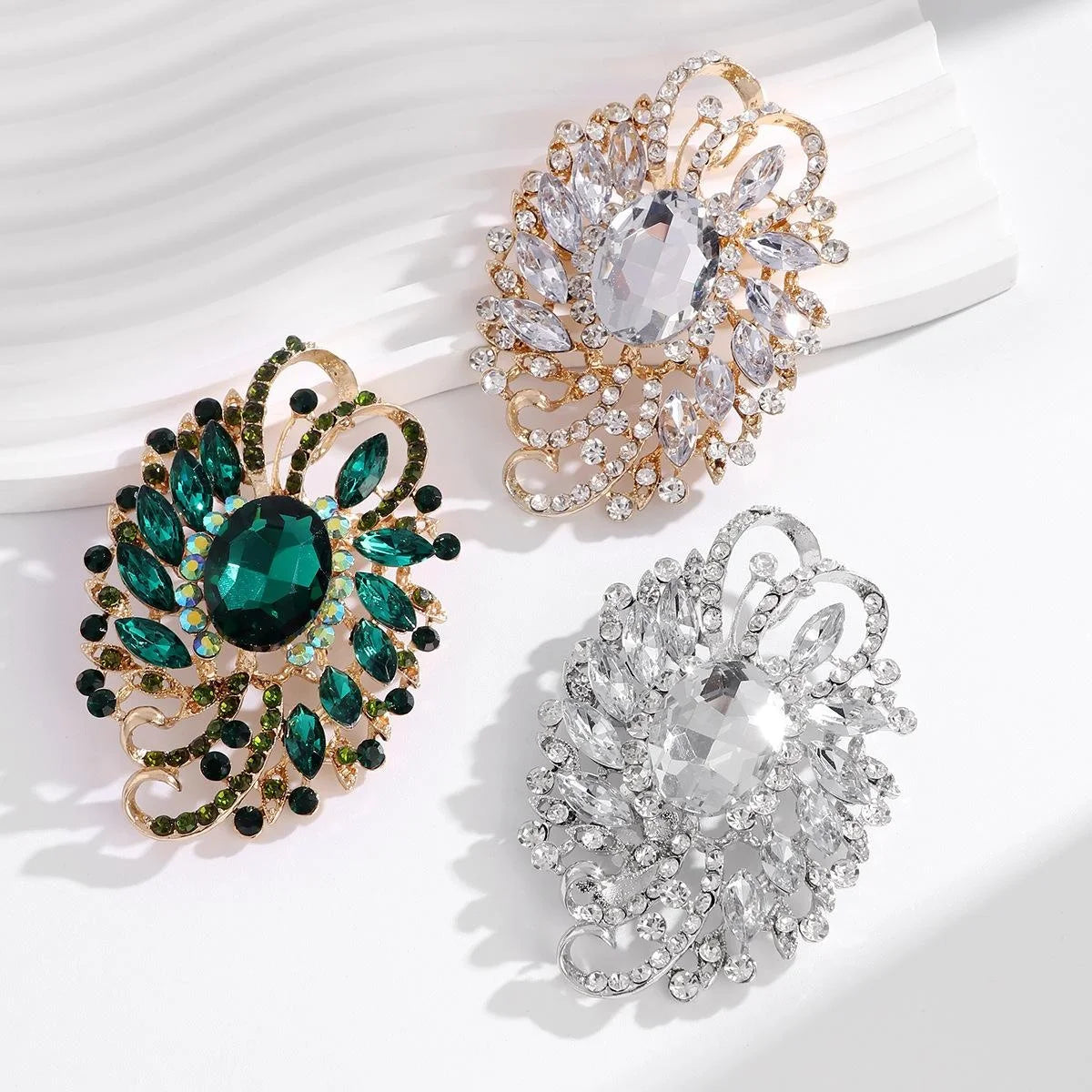 Elegant Green Crystal Flower Brooch Alloy Rhinestone Glass Lapel Pin Corsage For Women's Suit Accessory Gift
