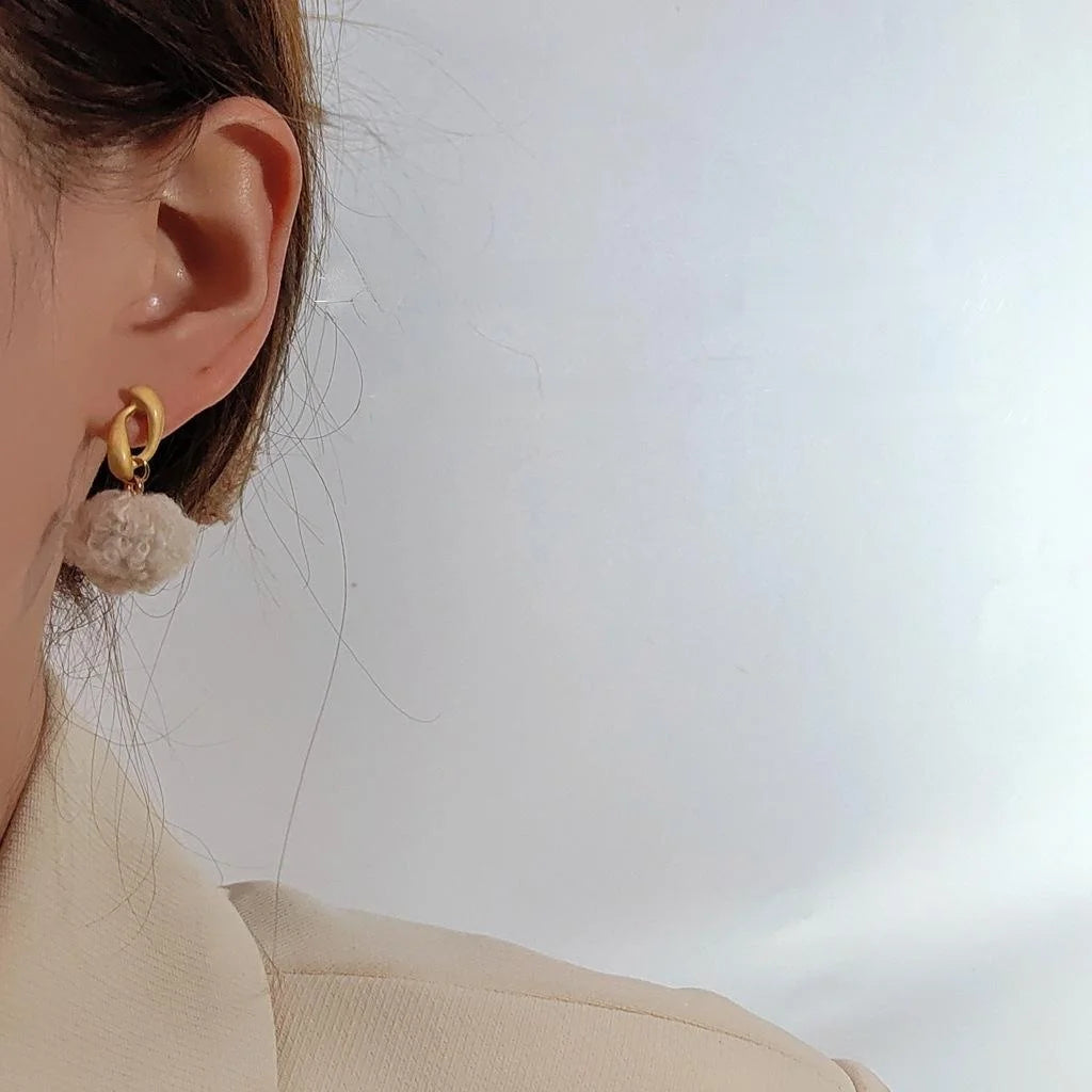 Sweet Pom Pom Stud Earrings French Vintage Matte Gold Hollow Geometric Plush Handmade Jewelry