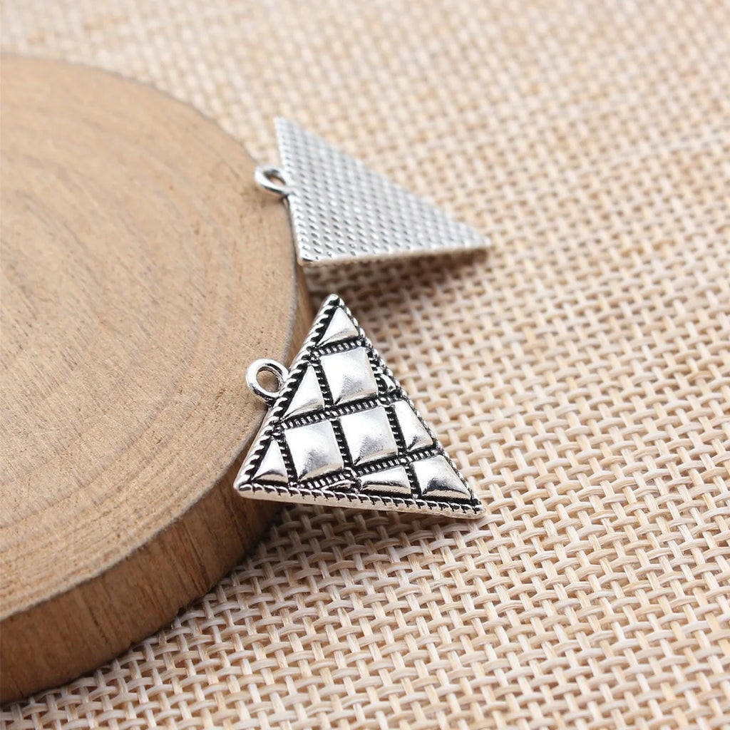 22x21mm 2.1g Antique Silver Zinc Alloy Inverted Triangle Charm Pendant for Necklace Bracelet DIY Jewelry