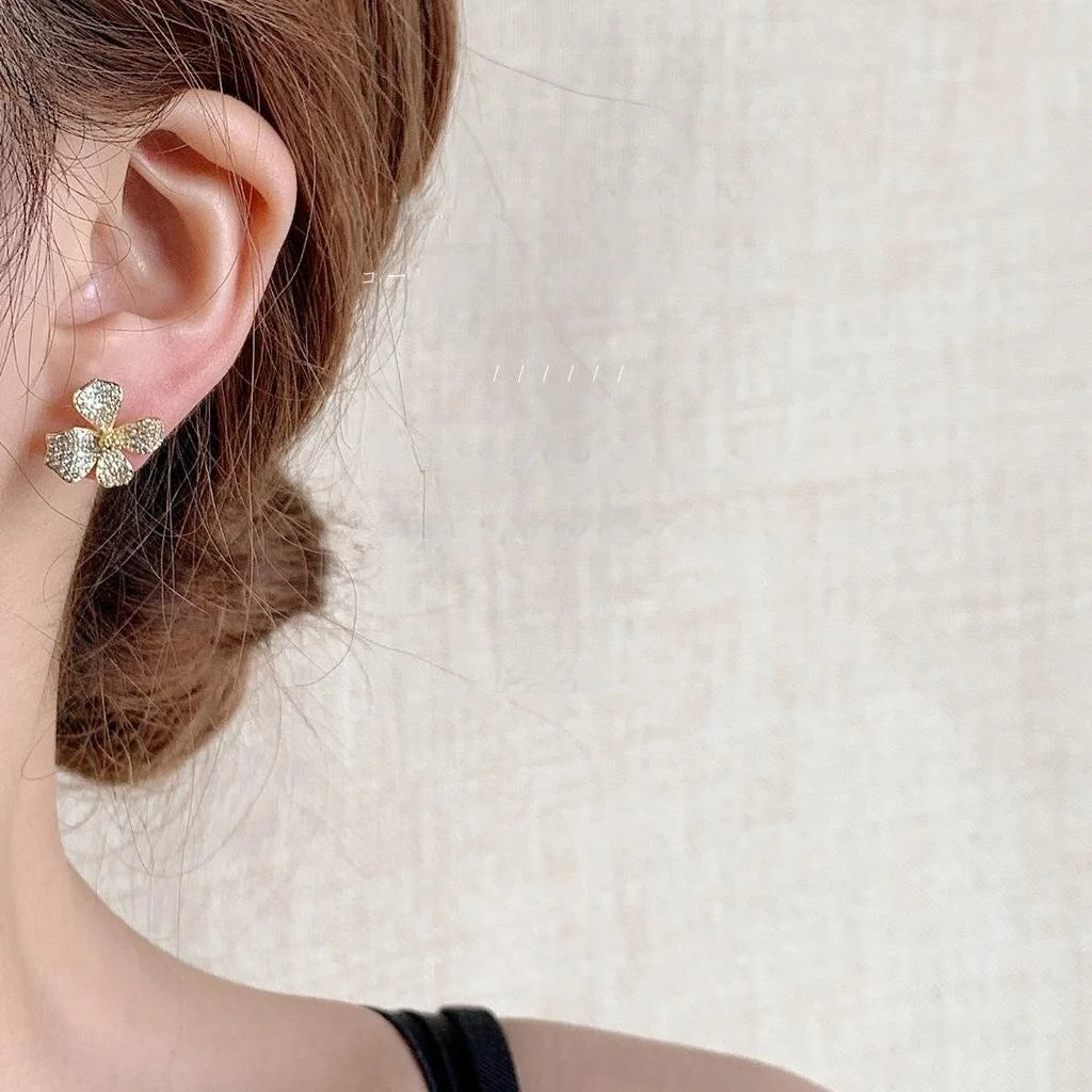 French Light Luxury Micro Pave Zircon Flower Stud Earrings Copper Petal Design Silver Plated Pins