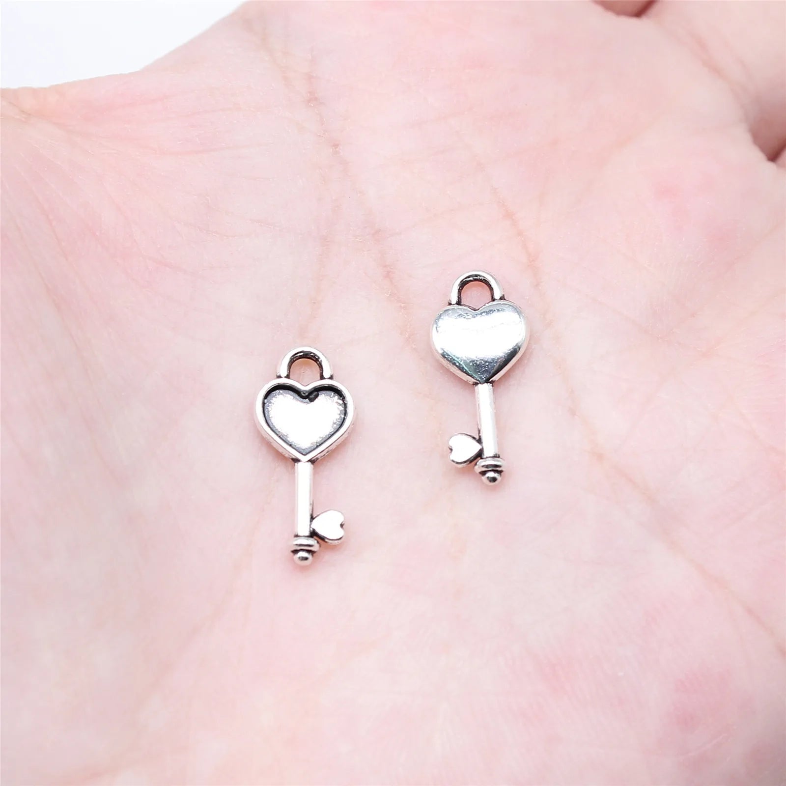 16x7mm 0.4g Antique Silver Tone Zinc Alloy Heart Key Charm Pendant for DIY Jewelry Making
