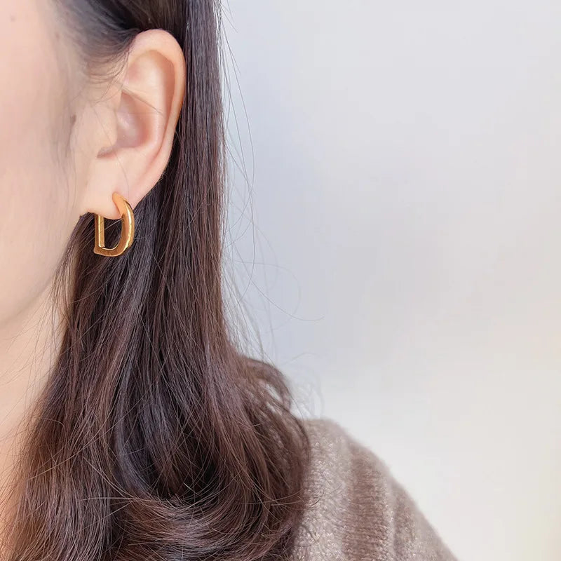 Elegant Gold Alloy D Shape Hoop Stud & Clip On No Piercing Screw Back Minimalist Fashion Earrings
