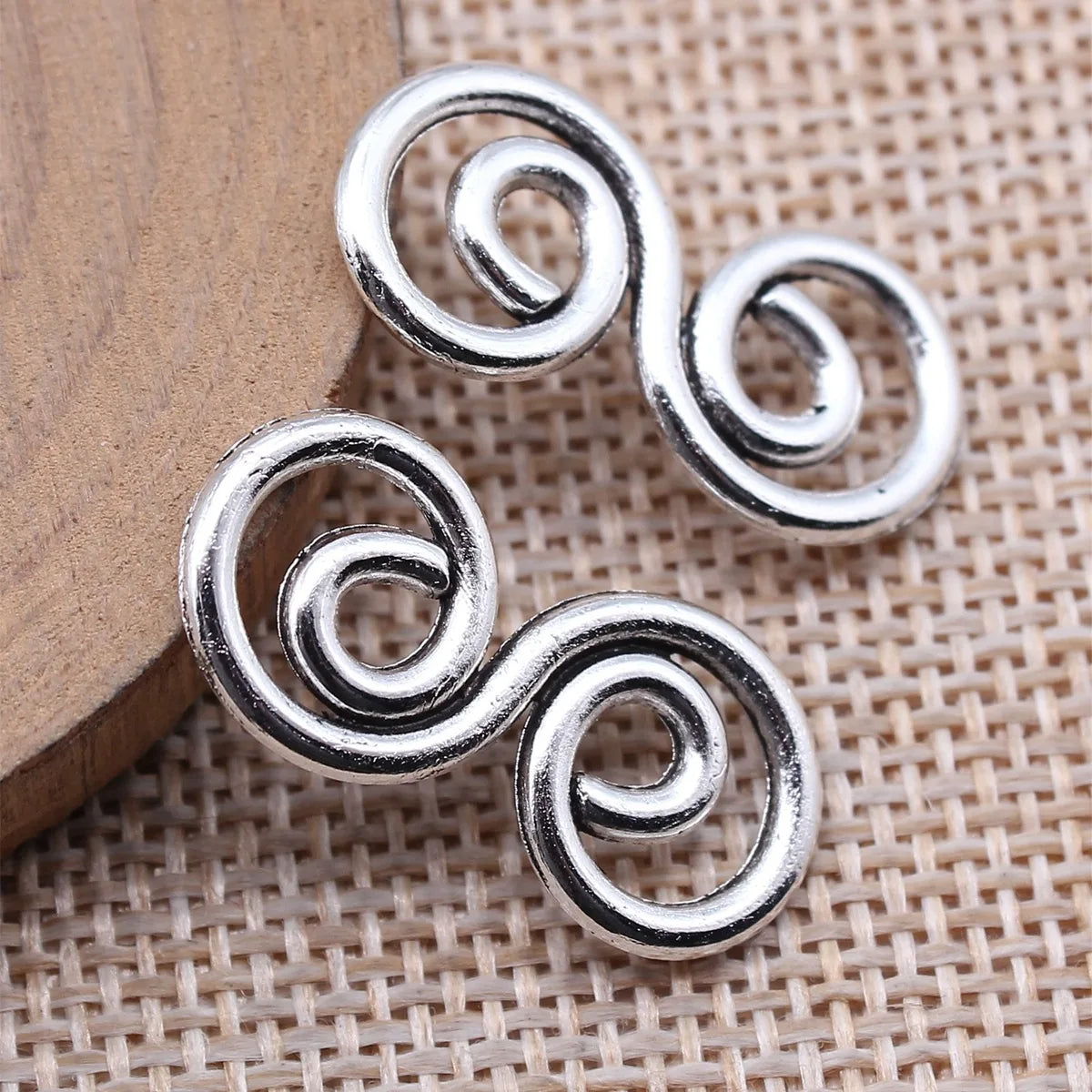 26x13mm 1.7g Antique Silver Zinc Alloy Spiral Swirl Connector Charm for DIY Jewelry Making