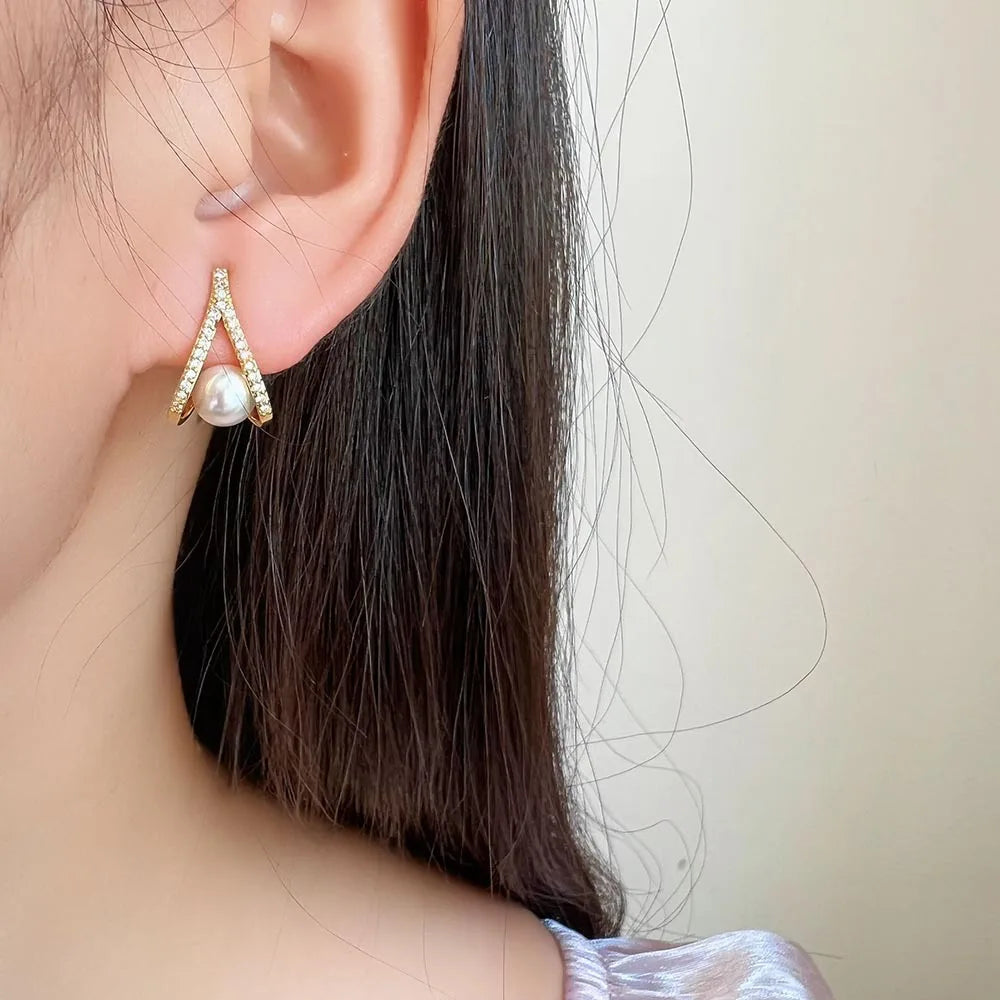 Elegant V Shape Pearl Rhinestone Alloy Stud & Clip On No Piercing Spiral Disc Jewelry For Women Earrings
