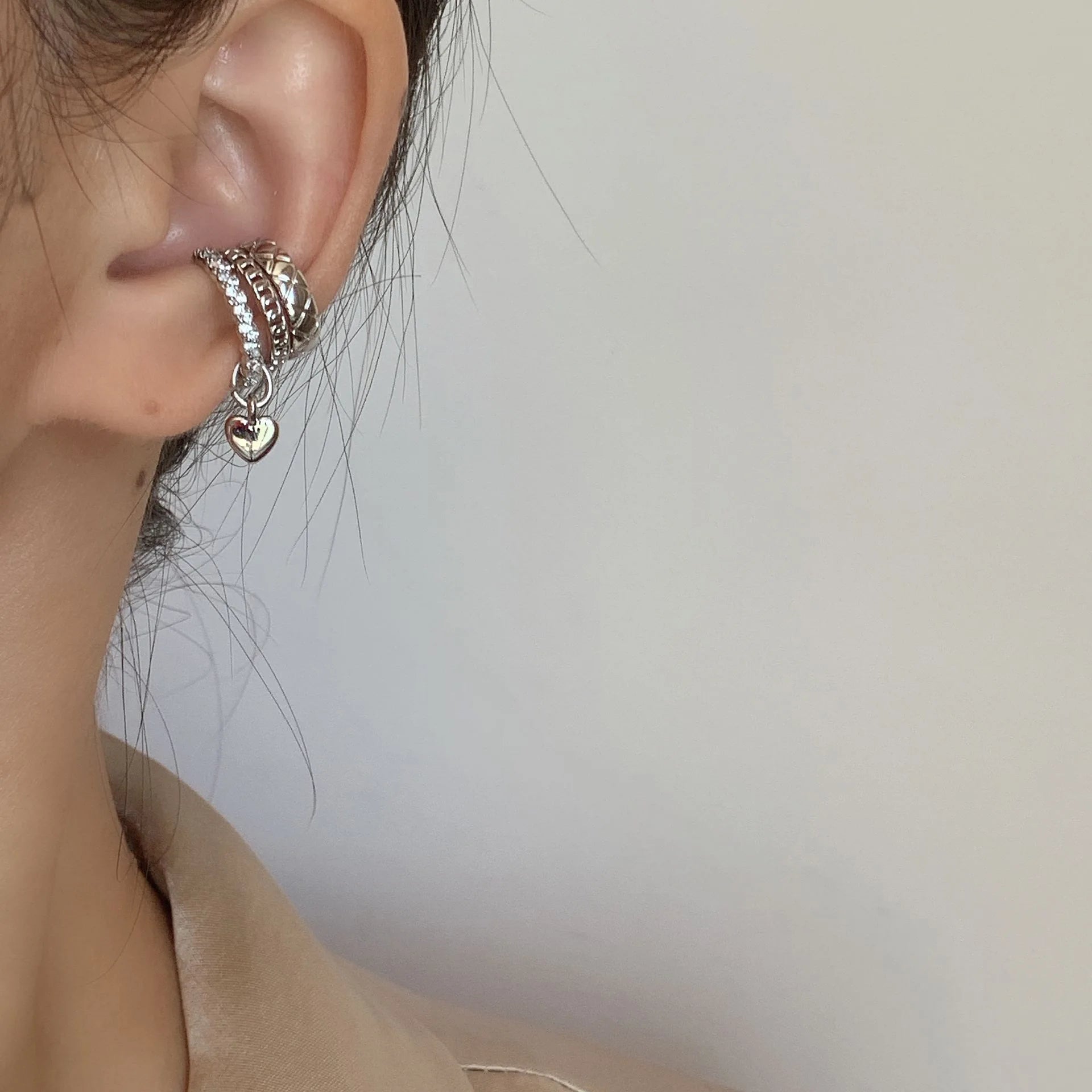 Luxury Gold Alloy Heart Ear Cuff With Pearl Rhinestone Chain, Stud & Clip On No Piercing Earrings