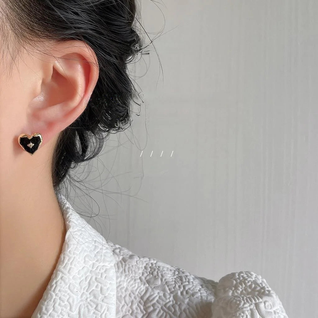 French Vintage Black Gold Heart Enamel Copper Stud Earrings, Light Luxury Hepburn Style