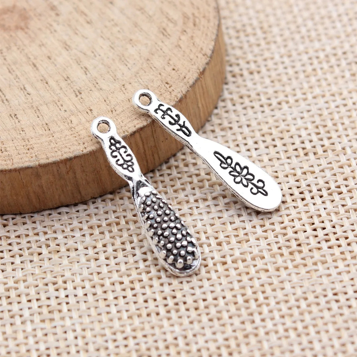 27x6.2mm 1.1g Antique Silver Zinc Alloy Vintage Comb Charm Pendant for Necklace Bracelet Jewelry Making