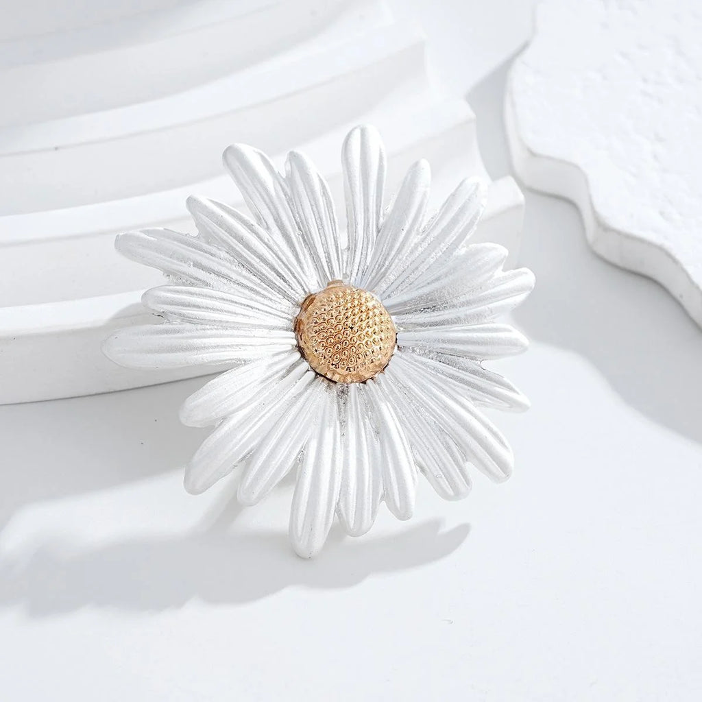 Elegant White Daisy Flower Alloy Rhinestone Brooch, Fresh Sweet Lapel Pin Corsage Suit Accessory Gift