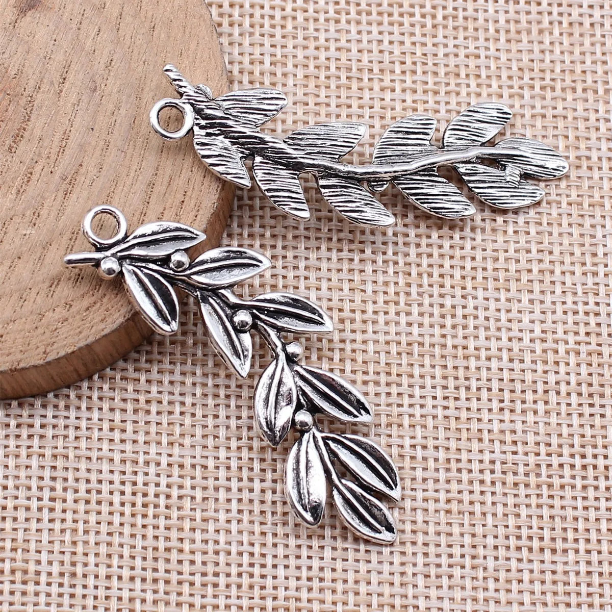 52mm 4.5g Antique Silver Zinc Alloy Olive Branch Charm Pendant for Necklace Jewelry Making