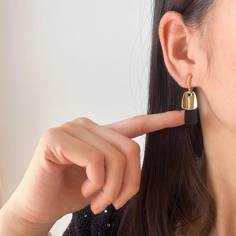 Elegant Contrast Color Geometric Black Enamel Gold Alloy Dangle Stud & Clip On No Piercing Earrings