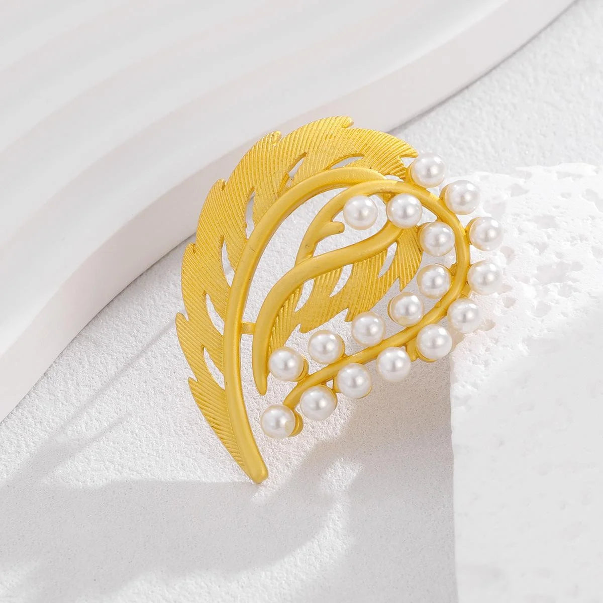 Elegant Gold Alloy Leaf Pearl Brooch Pin, Luxury Feather Lapel Corsage For Women's Suit Accessory Gift