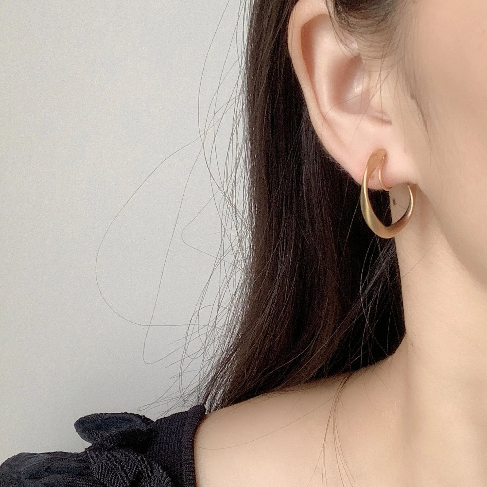 Minimalist Spiral Coil Hoop Alloy Stud & Clip On No Piercing Elegant Commuter Round Metal Earrings