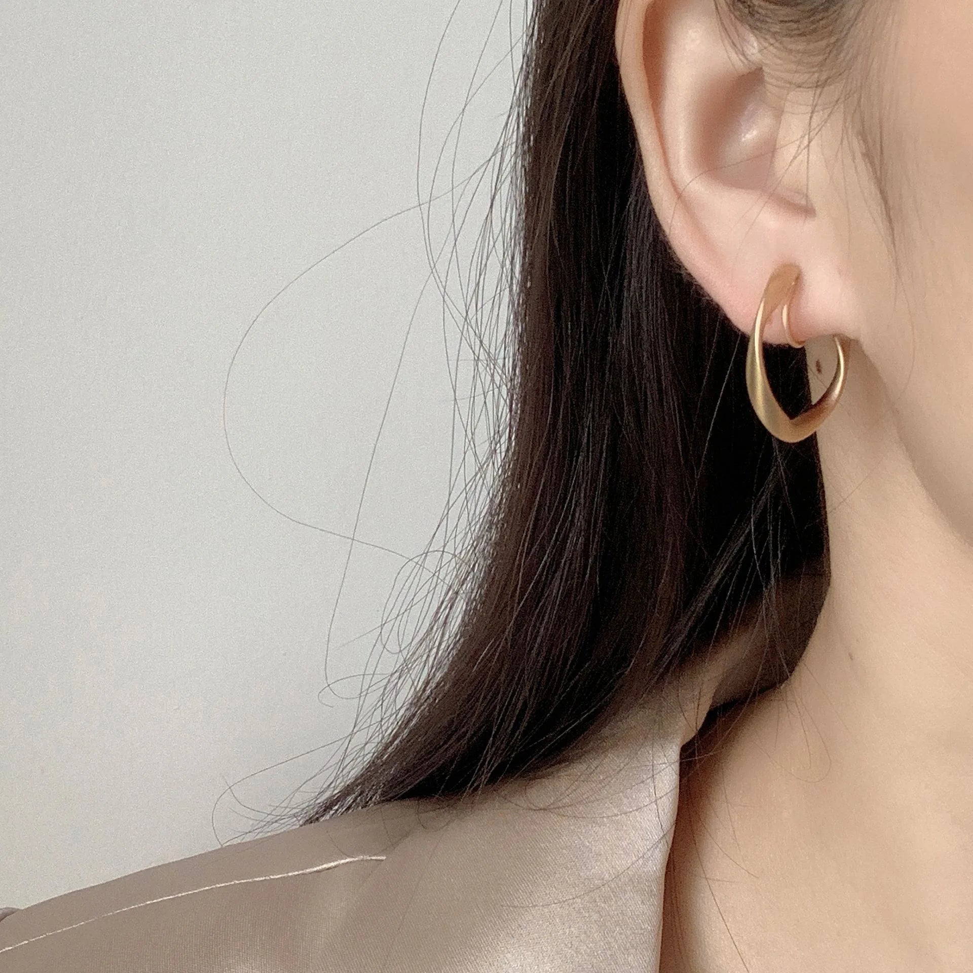 Minimalist Spiral Coil Hoop Alloy Stud & Clip On No Piercing Elegant Commuter Round Metal Earrings