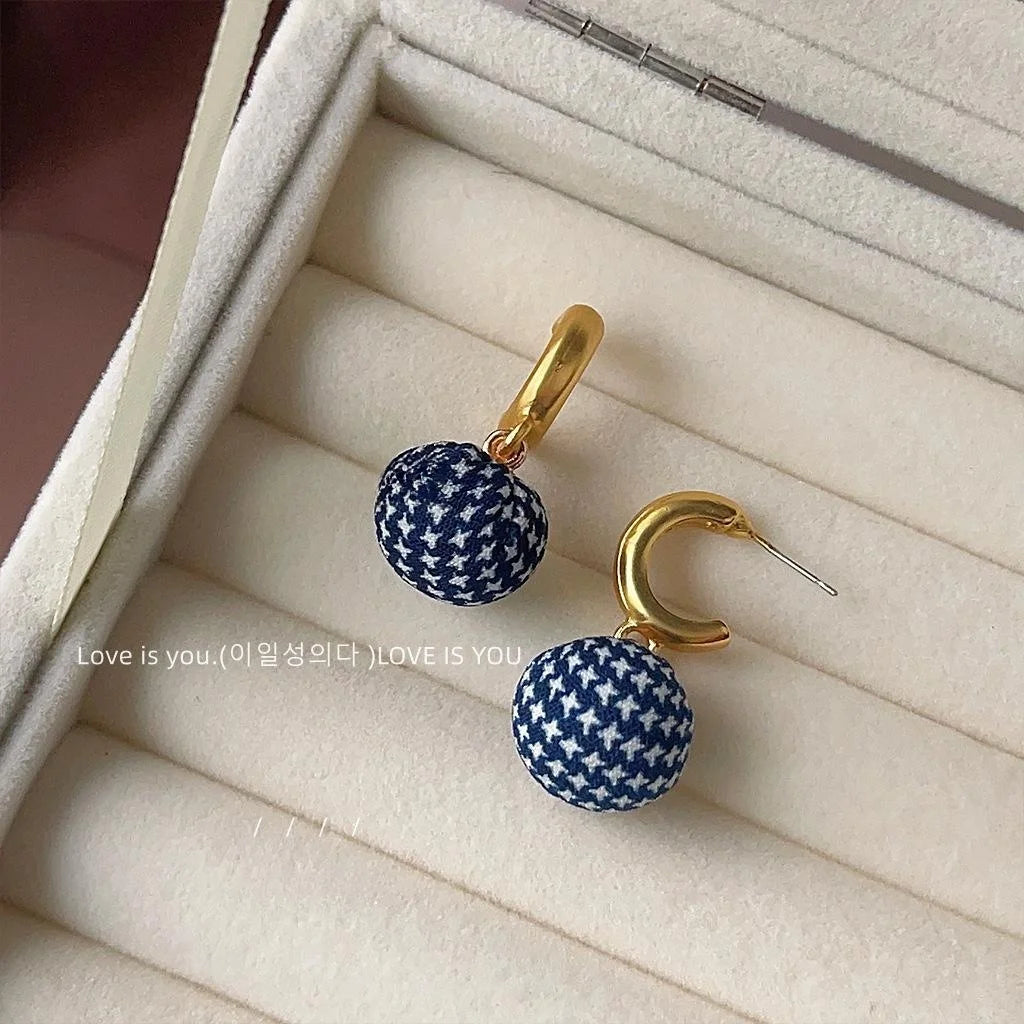 French Vintage Houndstooth Fabric Geometric Mesh Stud Earrings For Elegant Commuter Style