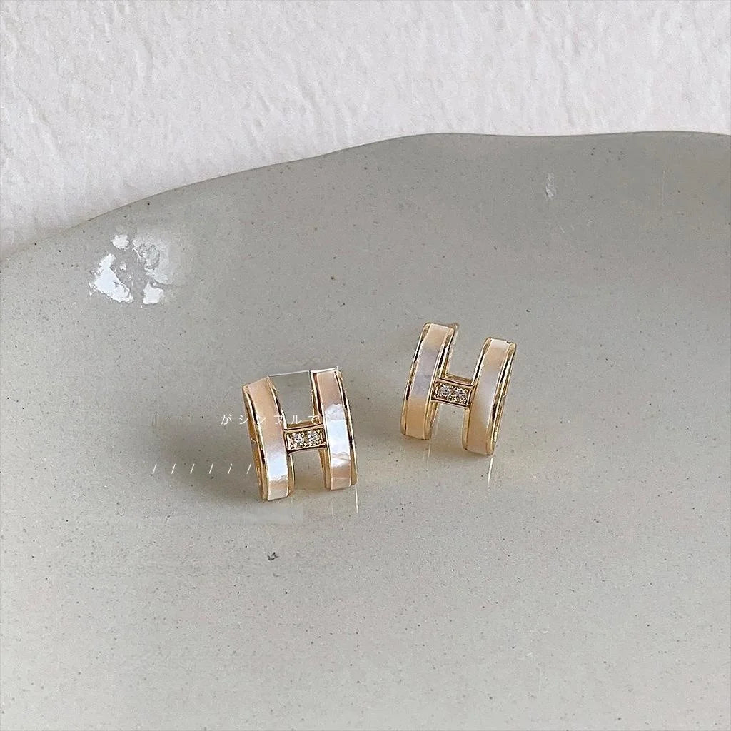 Light Luxury Shell Letter Stud Earrings 14K Plated Copper Minimalist Fashion Jewelry