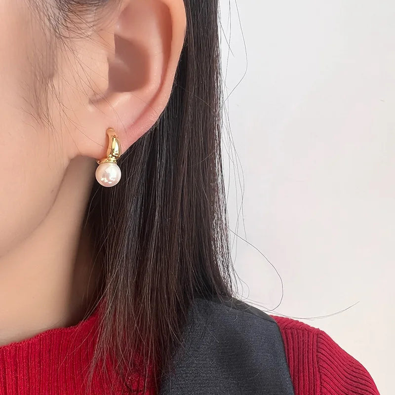 Elegant Gold Tone Spiral Disc Mabe Pearl Alloy C Hoop Stud & Clip On No Piercing For Women Earrings