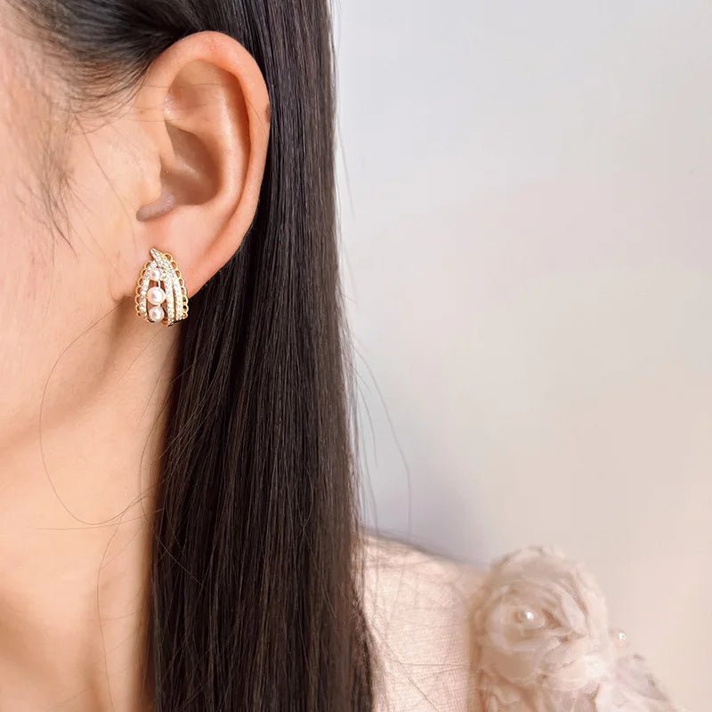 Gold Alloy Lace Fan Shape Pearl Rhinestone Luxury Stud & Clip On No Piercing French Style Earrings