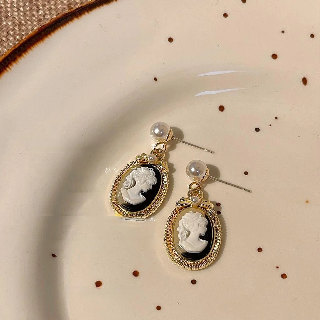 French Vintage 14K Plated Metal Oval Geometric Pearl Beauty Head Stud Earrings