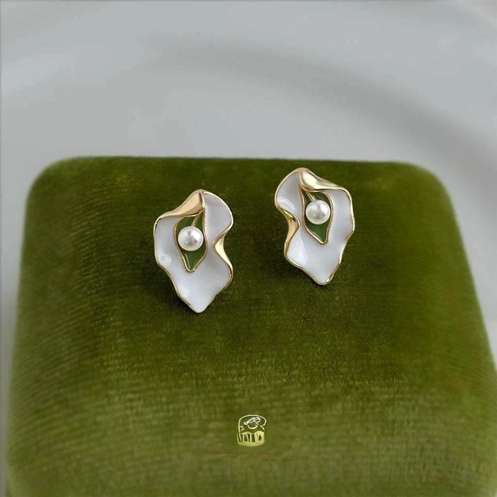 Light Luxury Enamel Leaf Stud Earrings With High Gloss Pearl Copper Floral Jewelry For Women