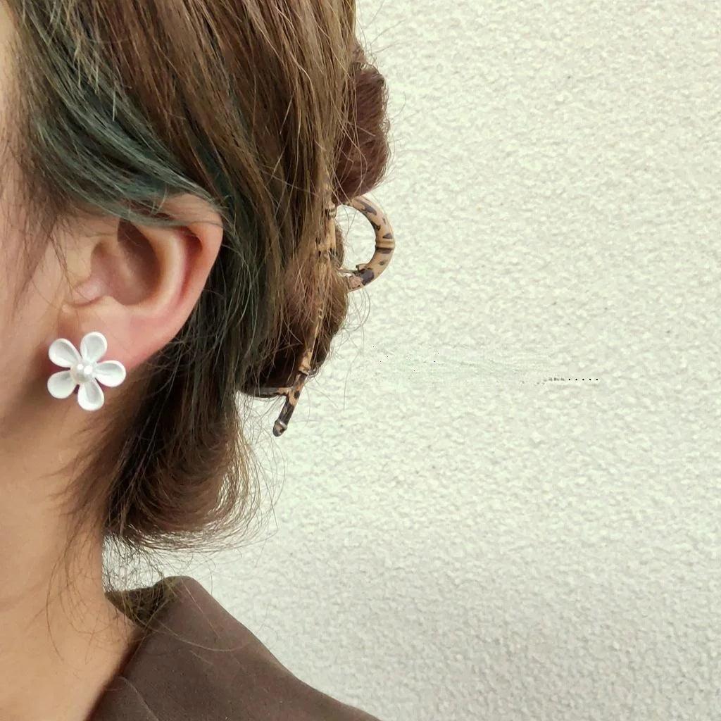 Korean Style Small Daisy Flower Alloy Stud Earrings With Silver Plated Pins For Women