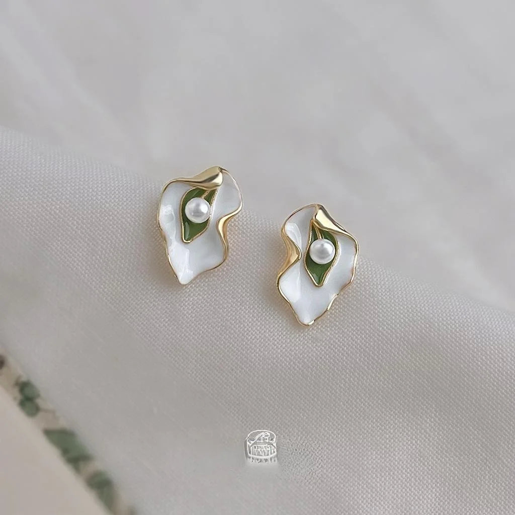 Light Luxury Enamel Leaf Stud Earrings With High Gloss Pearl Copper Floral Jewelry For Women