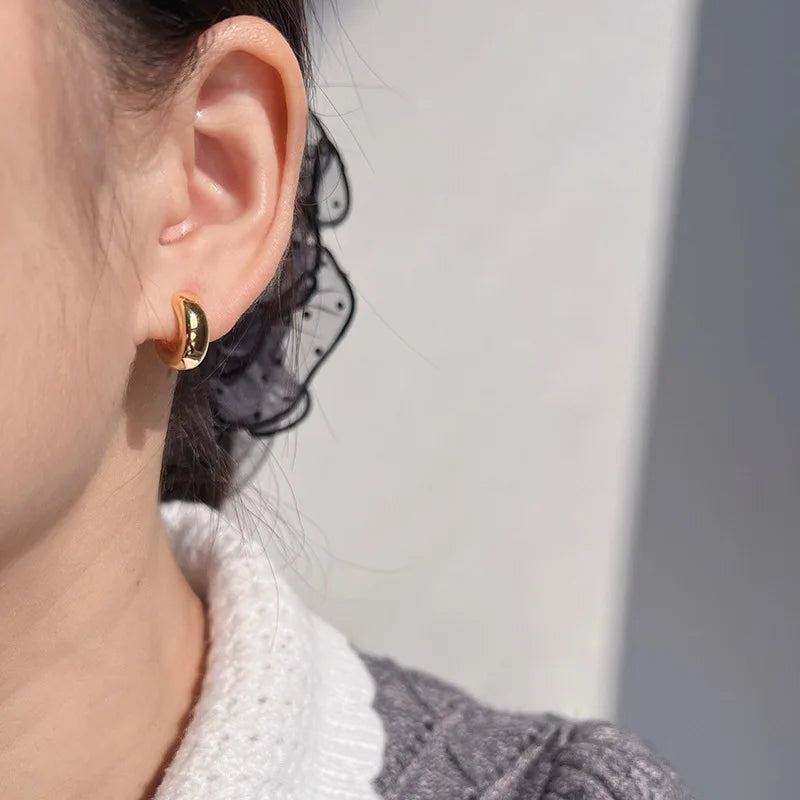 Elegant Gold Alloy Geometric Round Spiral Hoop Stud & Clip On No Piercing Minimalist Ear Cuff Earrings