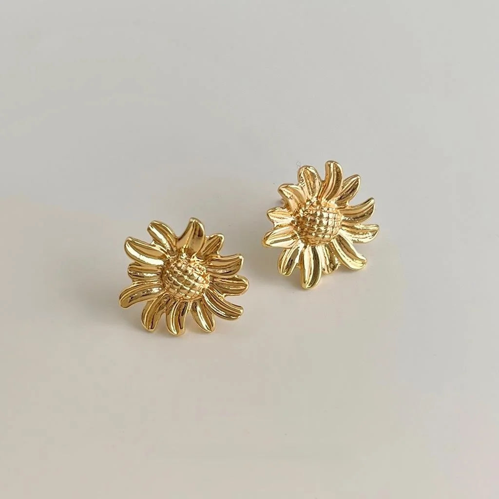 Vintage Style Daisy Sunflower Stud Earrings Copper Floral Petal Design