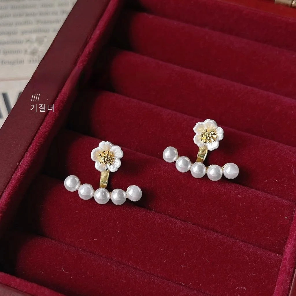 Korean Sweet Flower Pearl Stud Earrings, Silver Plated Copper Minimalist Fashion Jewelry