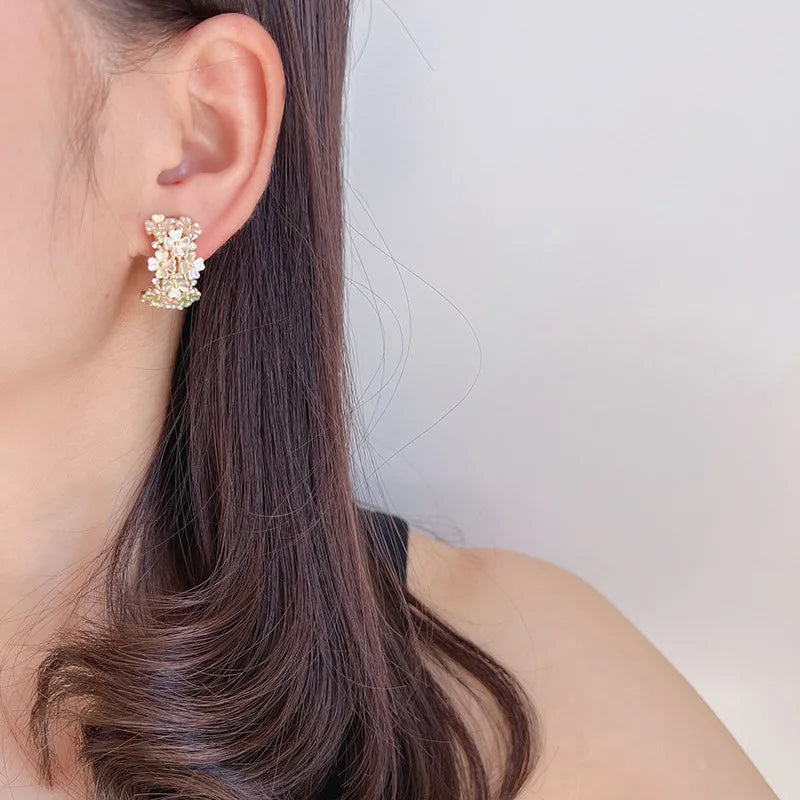 Elegant Pearl Flower C Hoop Stud & Clip On No Piercing Rhinestone Spiral Gold Alloy Earrings
