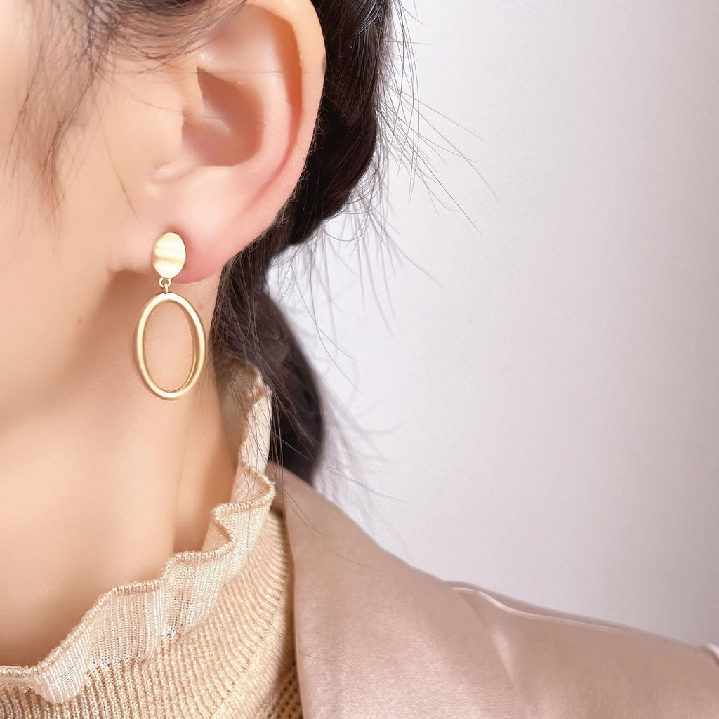Elegant Matte Gold Alloy Oval Hoop Drop Stud & Clip On No Piercing Minimalist Women's Fashion Earrings